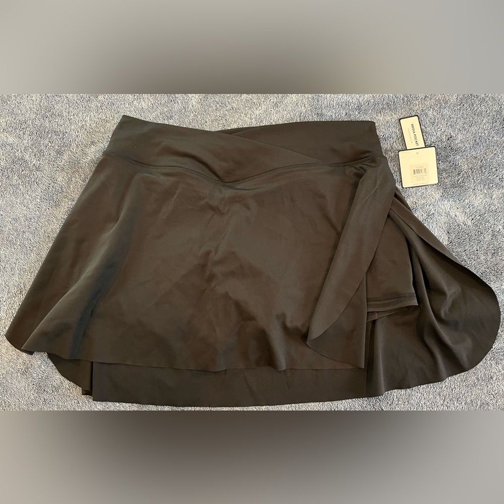 Laundry by Shelli Segal Garment